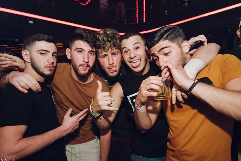 Bangkok Pub Crawl: Nightlife Experience