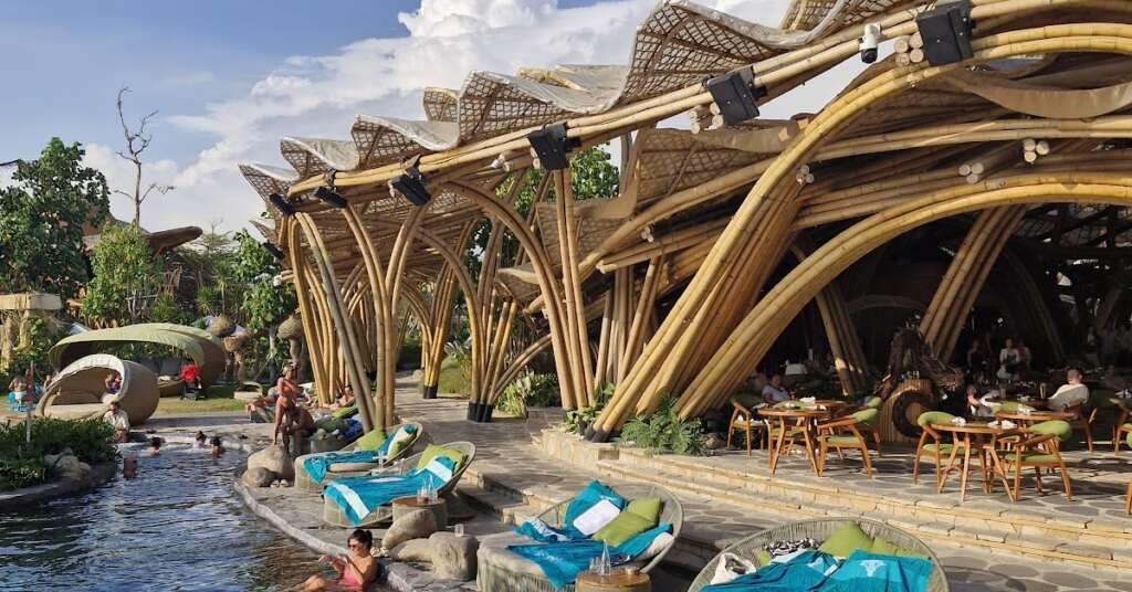 Luna Beach Club